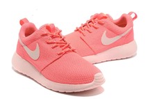 Розовые кроссовки женские Nike Roshe Run на каждый день